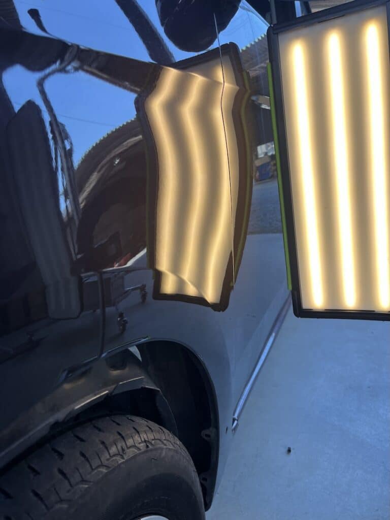 フェンダーにできた大きめのヘコミをデントリペアで修復しました! デントリペアで修復しました。