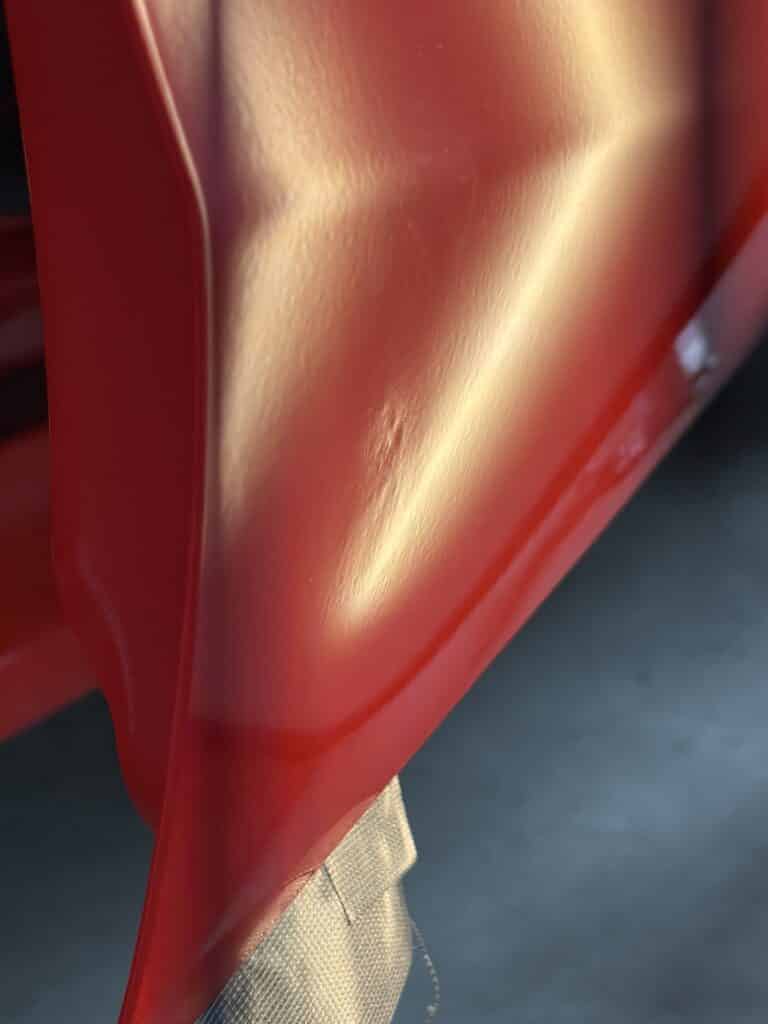 ドアのヘコミ、自分で直せる?修理事例から見る注意点 デントリペアで修理中